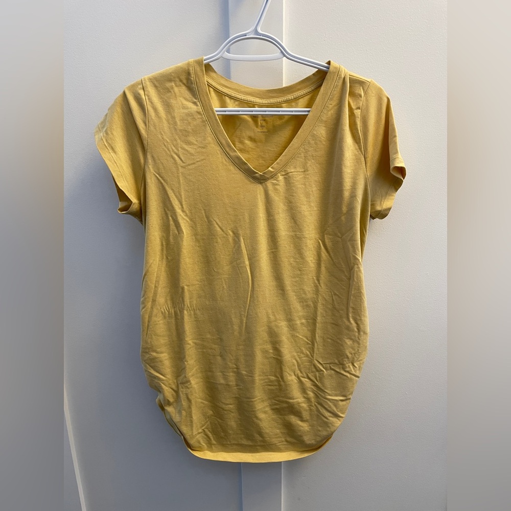 Old Navy Maternity Short Sleeve V-Neck Tee